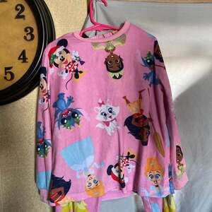 Disney Princess Girls' Holiday Snowglobe Pink Velour 2-Piece Pajama Set